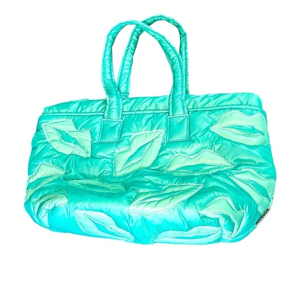 Wildfox Puffer Quilted Nylon Lips Tote Gym Bag - Picture 6 of 6